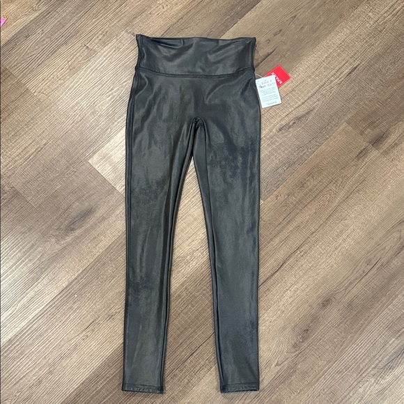 SPANX faux leather  Leggings - Picture 2 of 11